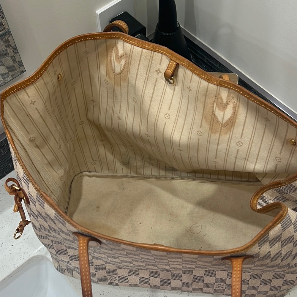 Stylish Checkered Tote Bag - Picture 3 of 9